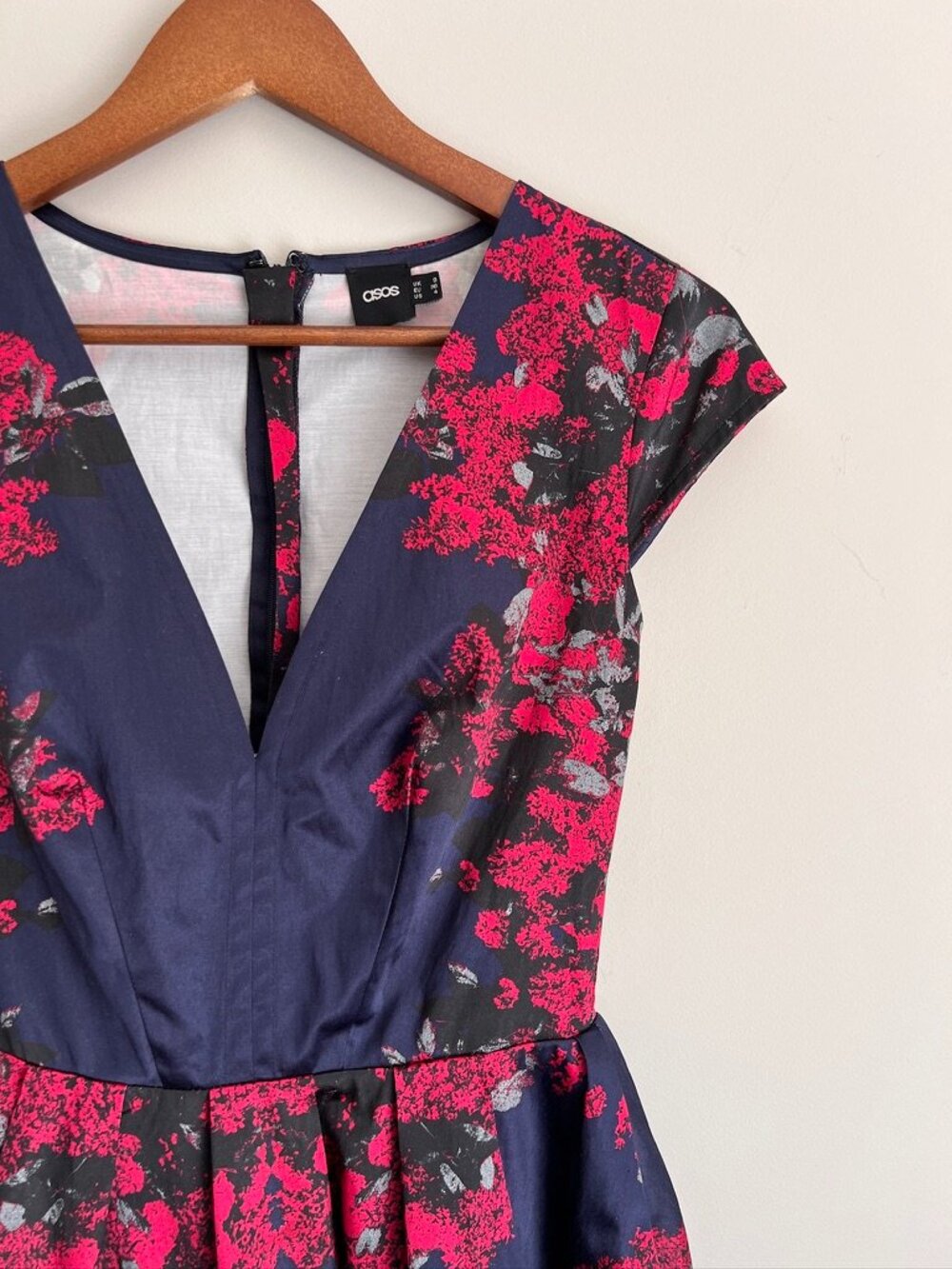 ASOS Navy & Hot Pink Floral Fit & Flare Dress Deep V – US 4 / UK 8 - Picture 3 of 13